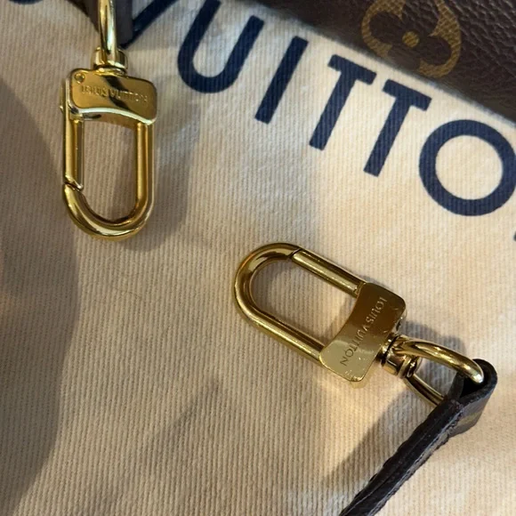 Louis Vuitton Pochette Métis - Picture 3 of 15